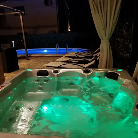 Villa Summer Dream With Heated Pool, Sauna And Jacuzzi