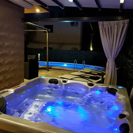 Summer Dream With Heated Pool, Sauna And Jacuzzi