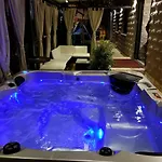 Summer Dream With Heated Pool, Sauna And Jacuzzi